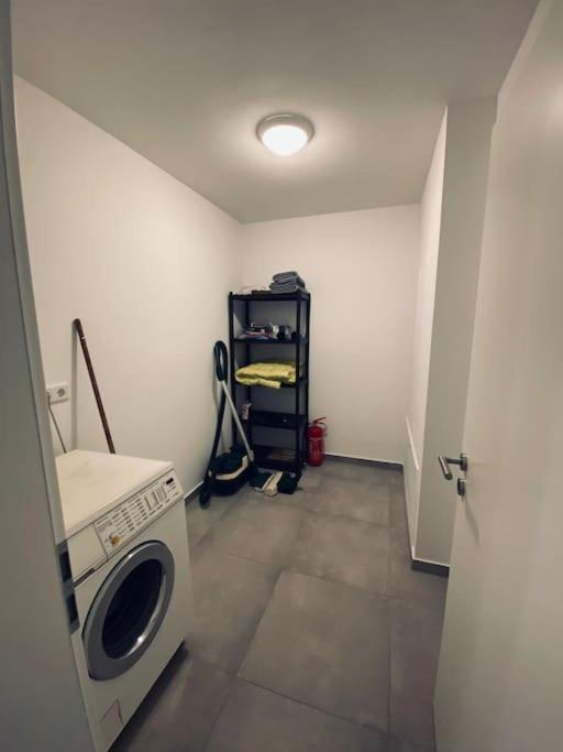 Grosse Moderne Ferienwohnung Auch Als Monteur Unterkunft Nutzbar, In Stolberg - Vicht Exterior photo
