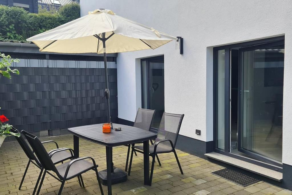 Grosse Moderne Ferienwohnung Auch Als Monteur Unterkunft Nutzbar, In Stolberg - Vicht Exterior photo